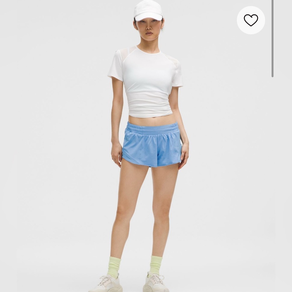 Lululemon Hotty Hot Low-Rise Short 2.5” (Lined), size 4
